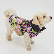 Görseli Galeri görüntüleyiciye yükleyin, Köpek Montu - Puffer Series - Graffiti