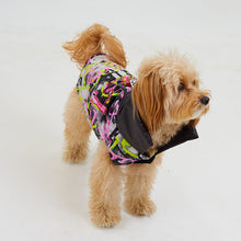 Görseli Galeri görüntüleyiciye yükleyin, Köpek Montu - Puffer Series - Graffiti